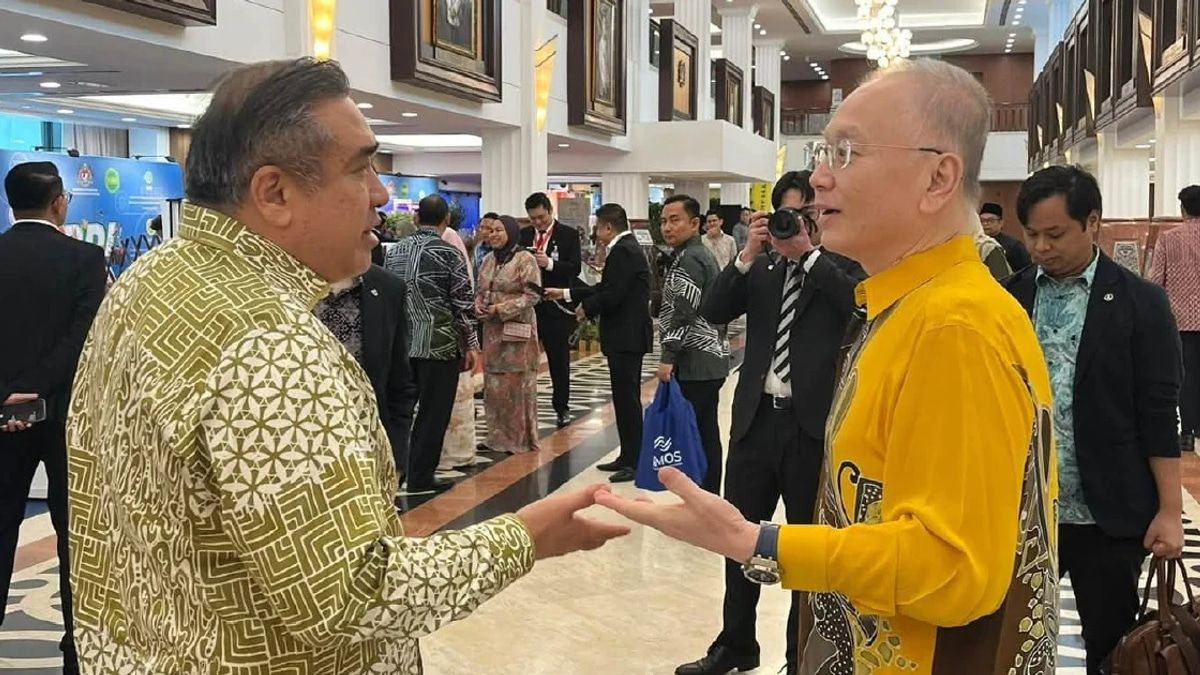 Loke and Wee Set Aside Partisan Tensions as Johor Election Heats Up