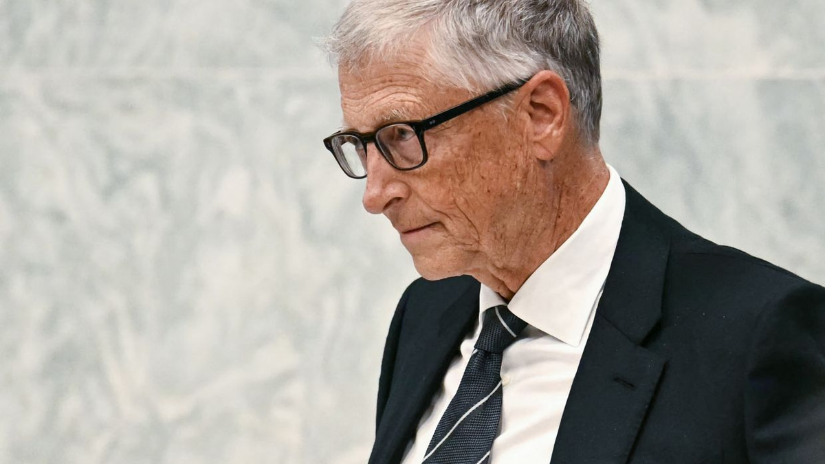 Gates Warns of Unpreparedness for AI Disruption, Drawing Silicon Valley Backlash