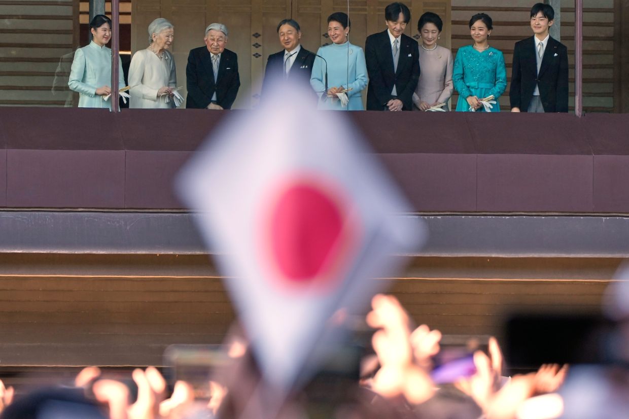 Japan Tweaks Imperial Rules but Keeps Door Closed to Female Emperors