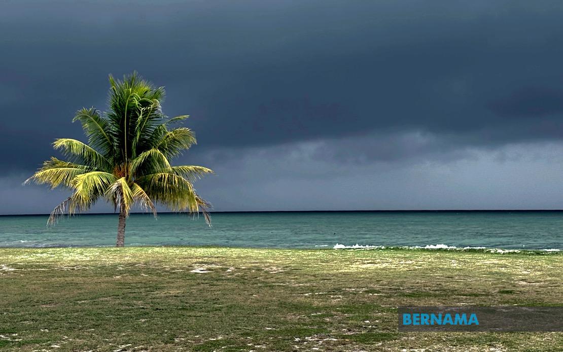 Thunderstorms and Heavy Rain to Lash East Coast and Borneo Until Late Evening