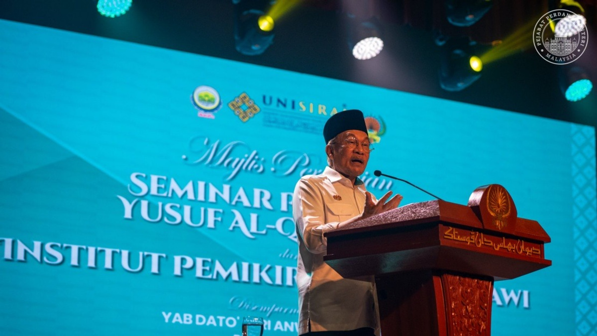 PM Anwar Ibrahim Pledges RM2 Million to Al-Qaradawi Thought Institute