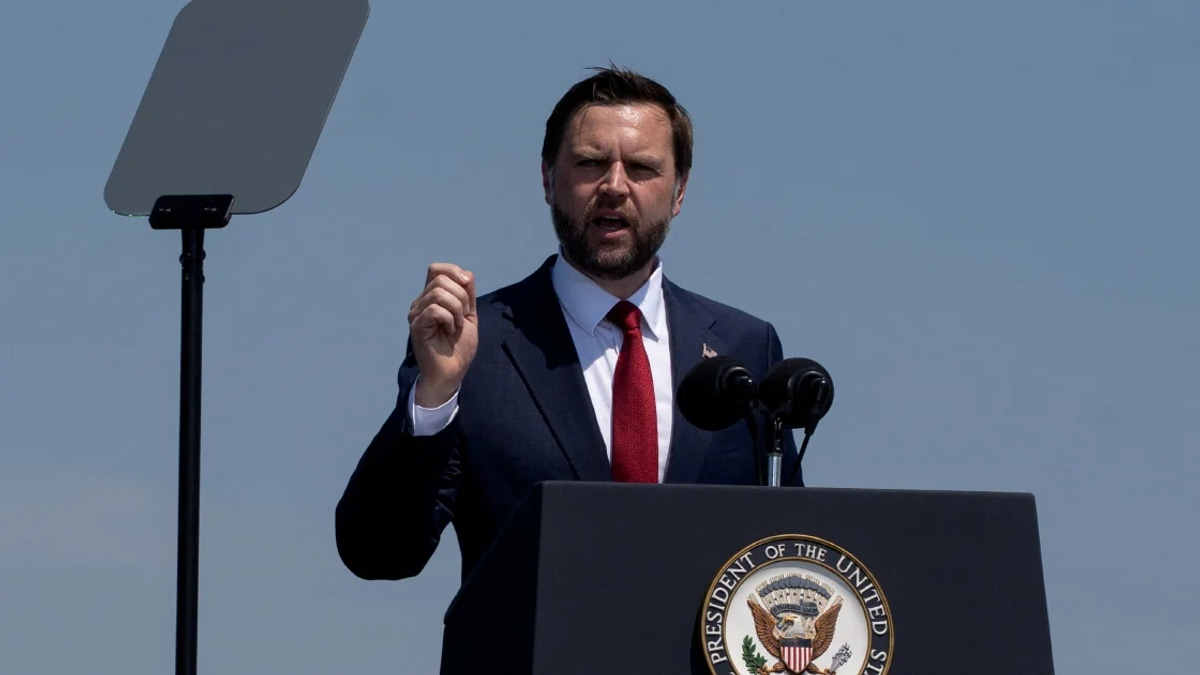 US Vice President Vance Criticizes British Leadership, Backs Change Under New PM