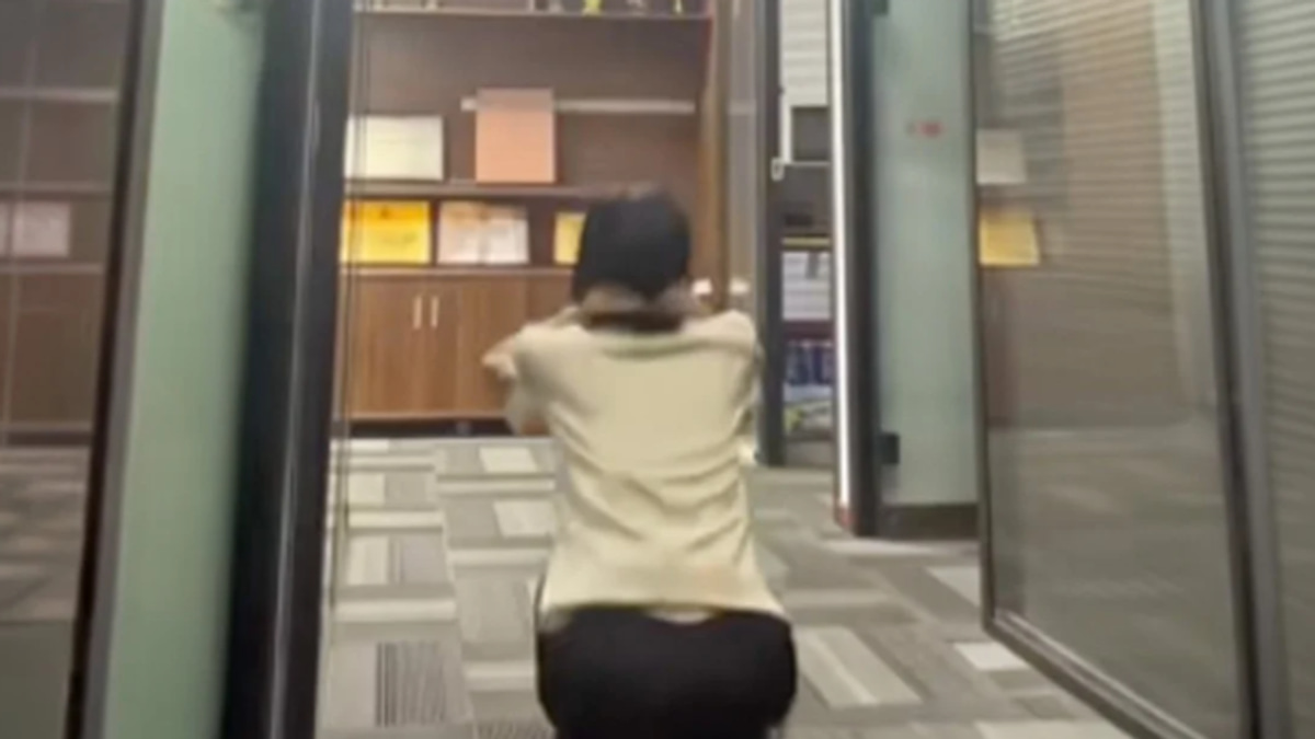 Chinese financial consultant suffers severe muscle breakdown after manager orders 200-squat punishment