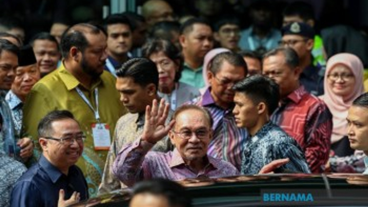 Six Per Cent GDP Growth Signals Strong Recovery, But PM Cautions Against Revenue Assumptions
