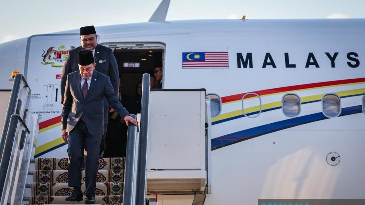 PM Anwar Begins Two-Day Visit to Turkmenistan Amid Central Asian Outreach