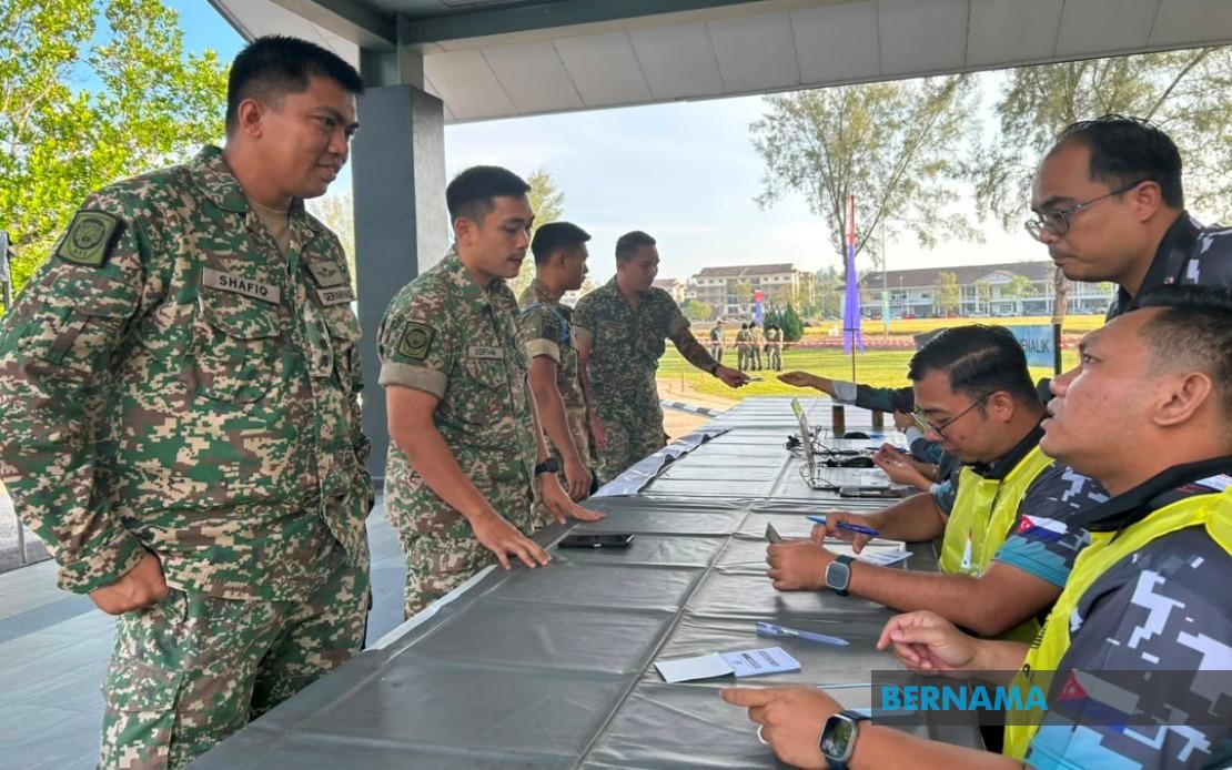 Johor Early Voting Gets Underway Amid Fair Weather, Storm Warnings