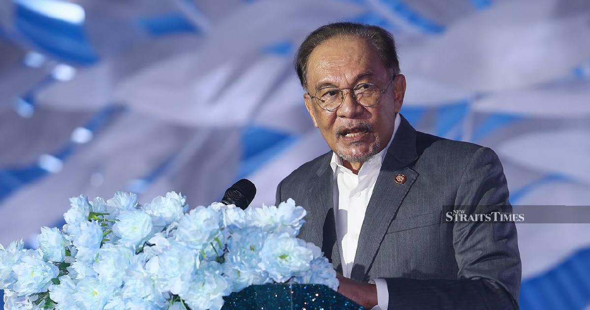 Anwar warns of expulsion for Israelis linked to Network School project