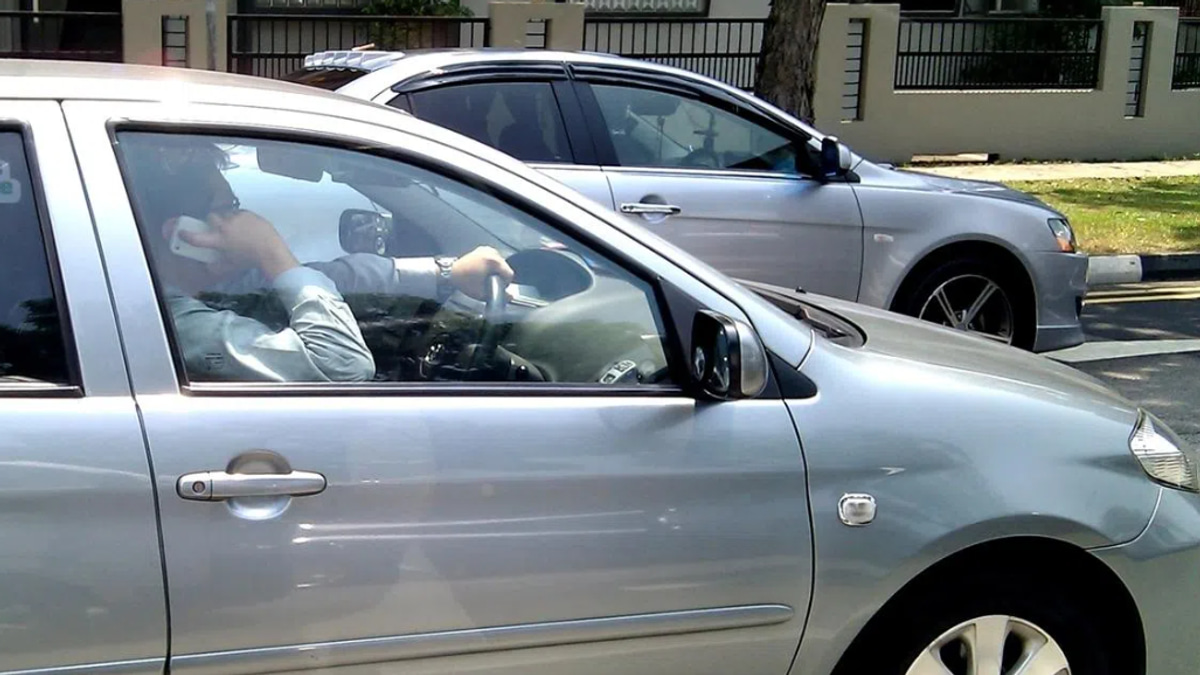 Singapore to Penalise Drivers Merely Holding Phones, Introduce Harsher Vehicle Endangerment Laws