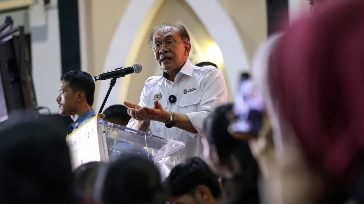 Anwar Calls for Special Parliament Session to Debate Tabung Haji Findings