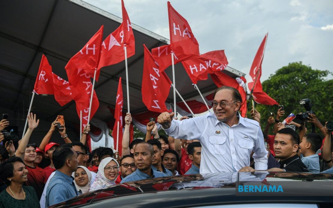 Anwar's Johor Campaign Trail Energises Pakatan Harapan Push