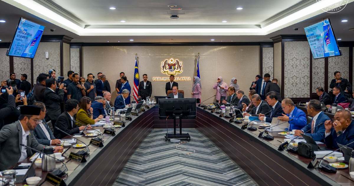 Economic Revival Dominates PM's Meeting with State Leaders Amid Global Tensions