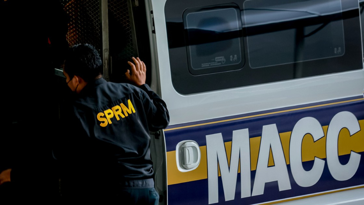 Five Immigration Officers Held in MyIMMs Hacking Probe