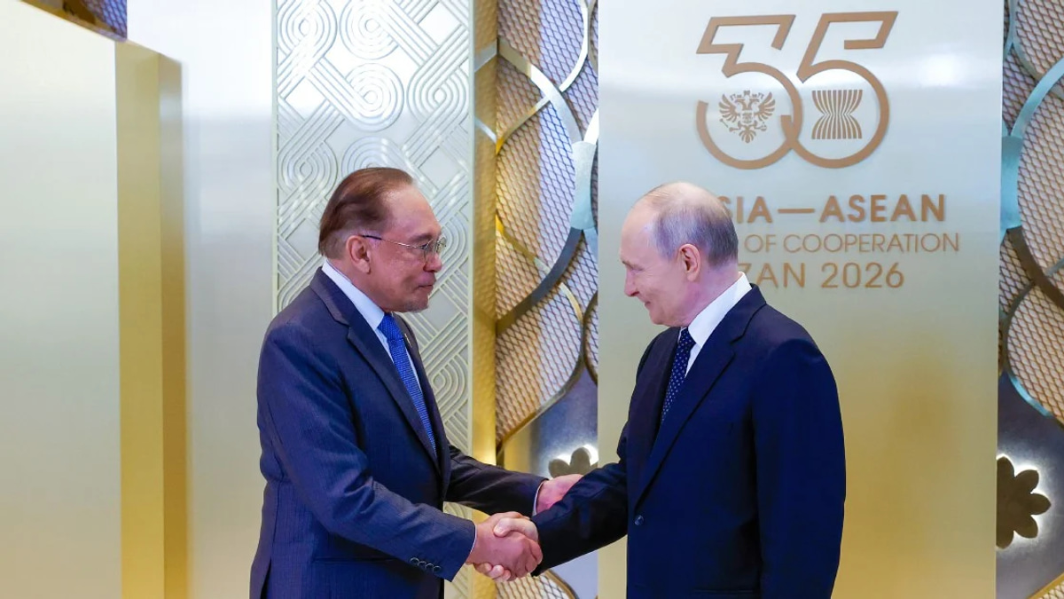 Anwar and Putin Discuss Energy Security, Trade in Alternative Currencies