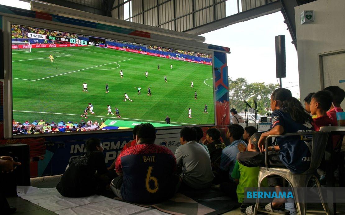 Free World Cup Broadcasts Ease Financial Burden for Malaysian Restaurants and Families