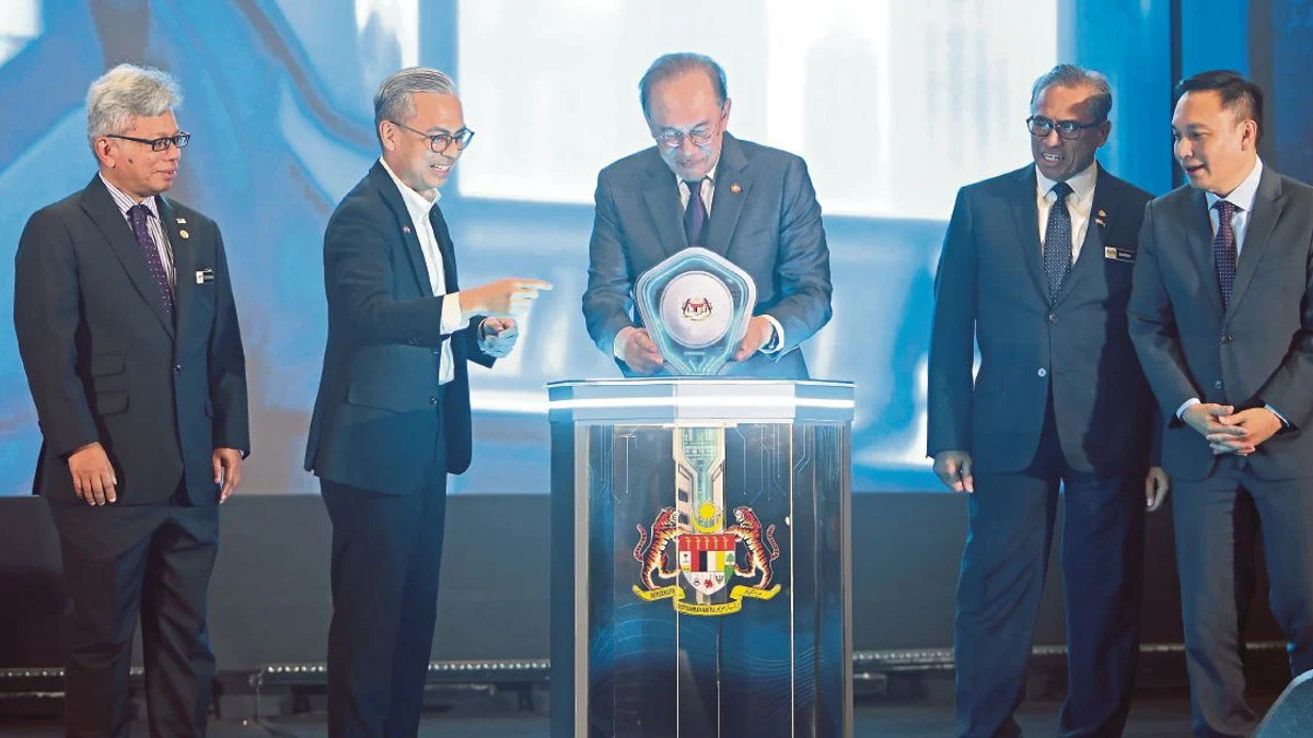 Malaysia Must Evolve Security Strategy Beyond Traditional Approaches, Says Anwar