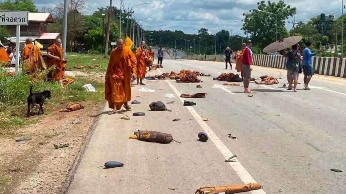 Eight Monks Dead as Pickup Truck Strikes Pilgrimage Group in Thailand