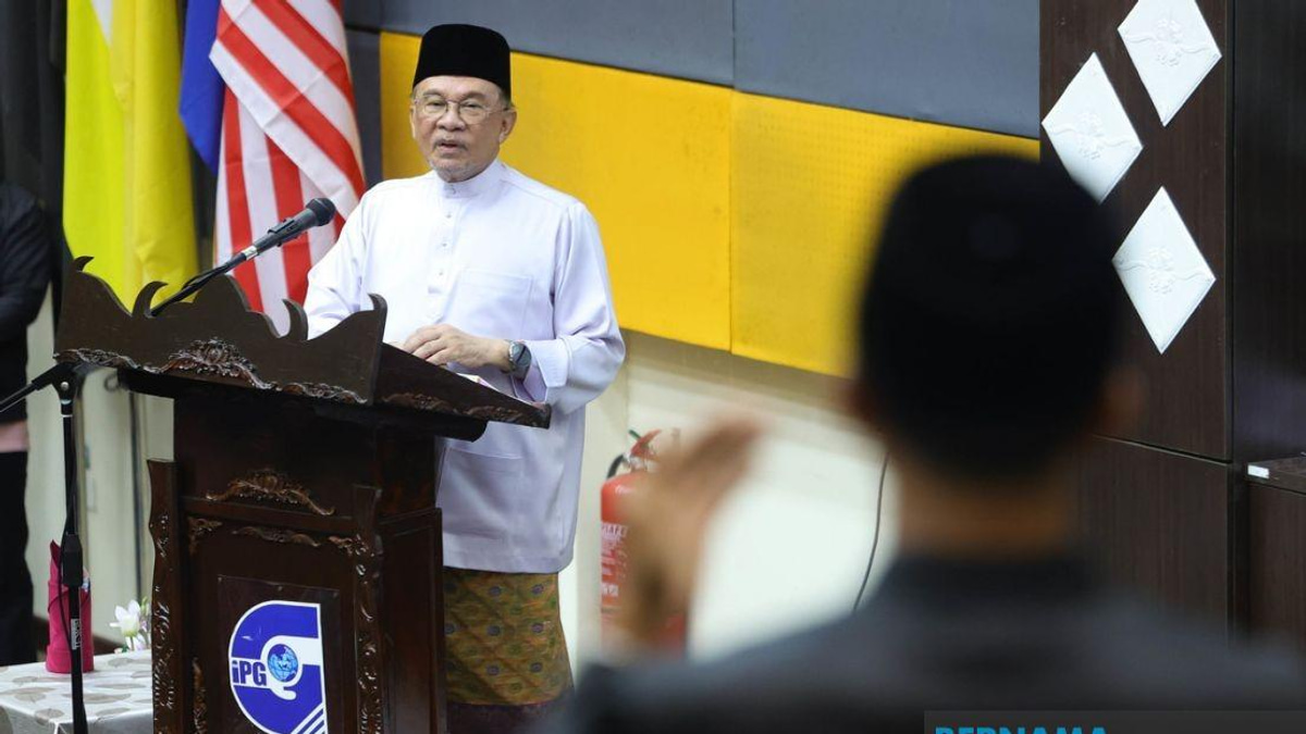 Malaysia Must Nurture Tech-Savvy Teachers Grounded in Ethics, Says PM Anwar
