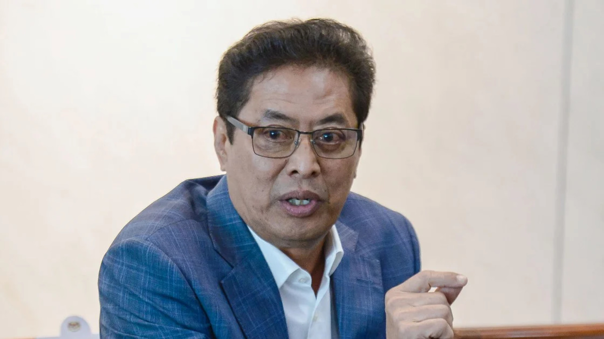 Lawmakers Push for Transparent Investigation into Ex-MACC Chief Azam Baki's Share Holdings