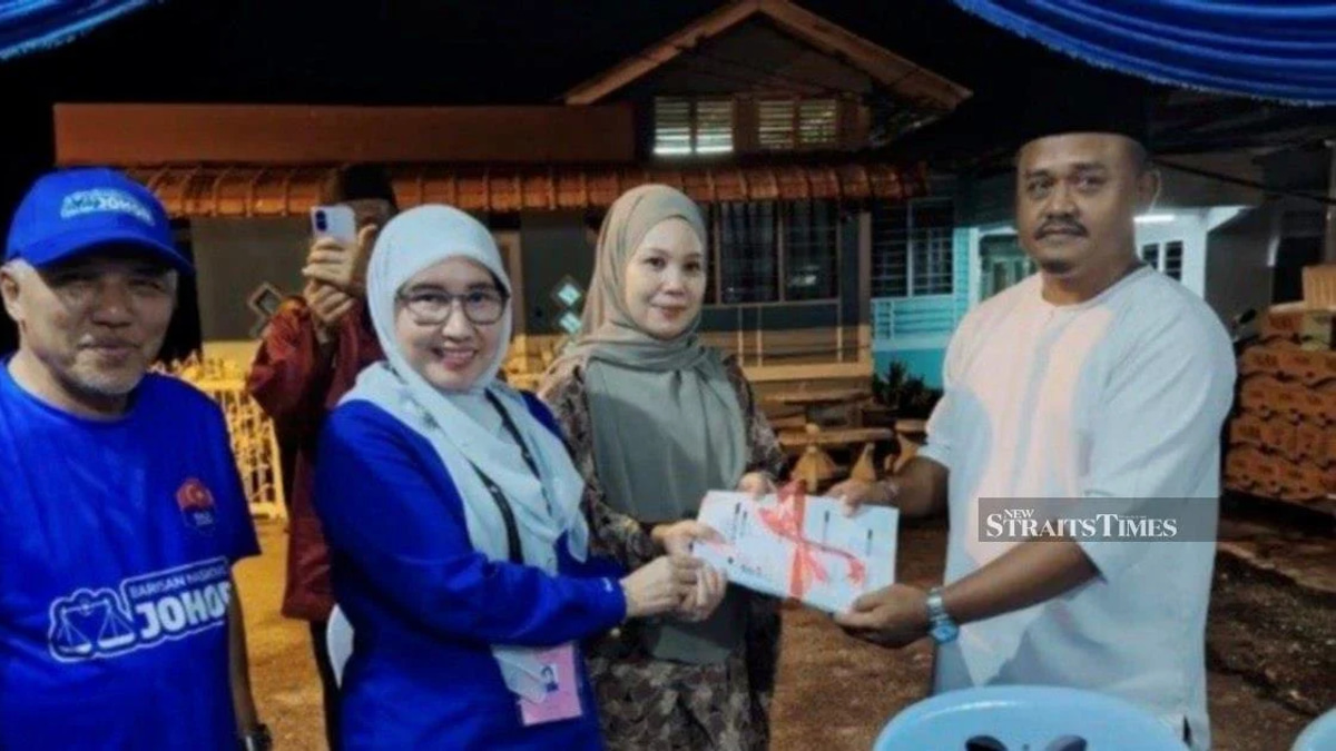 Former Bersatu Leader Brings 200 Members Into Umno Fold Ahead of Johor Election