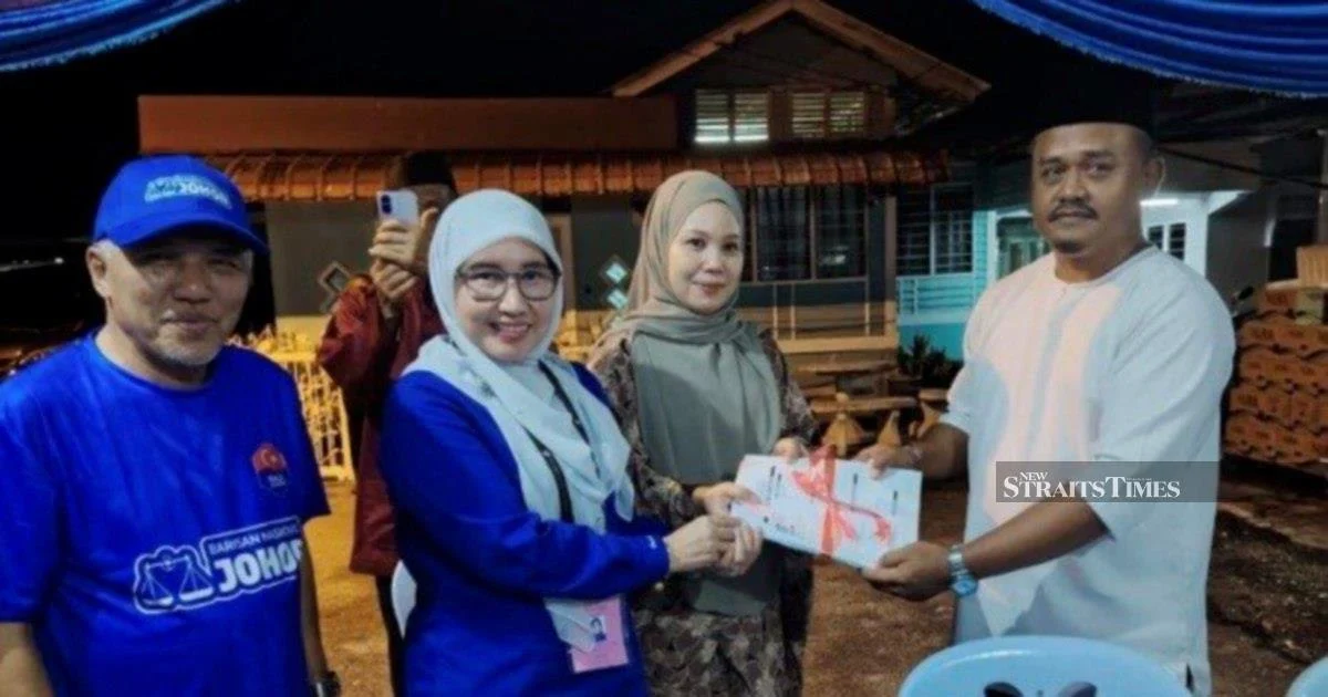 Former Bersatu Leader Brings 200 Members Into Umno Fold Ahead of Johor Election