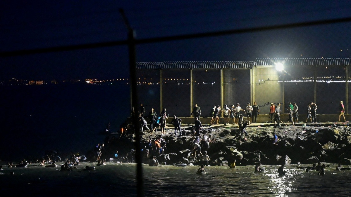 Spain Deploys Military as Thousands of Moroccan Migrants Storm Ceuta Border