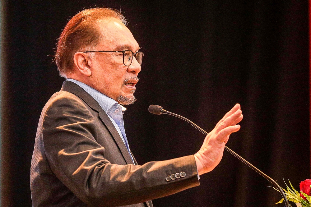 Anwar praises port authority for intercepting arms shipment destined for Israel