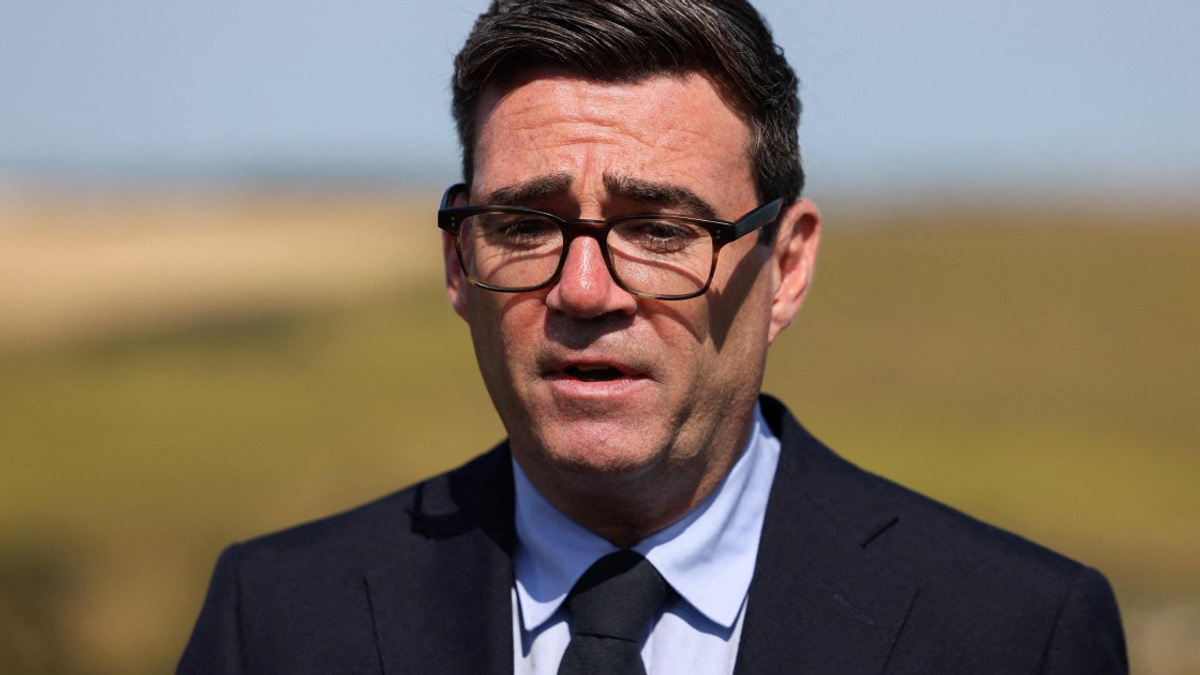UK PM Burnham Weighs Public Inquiry Into Epstein's British Activities
