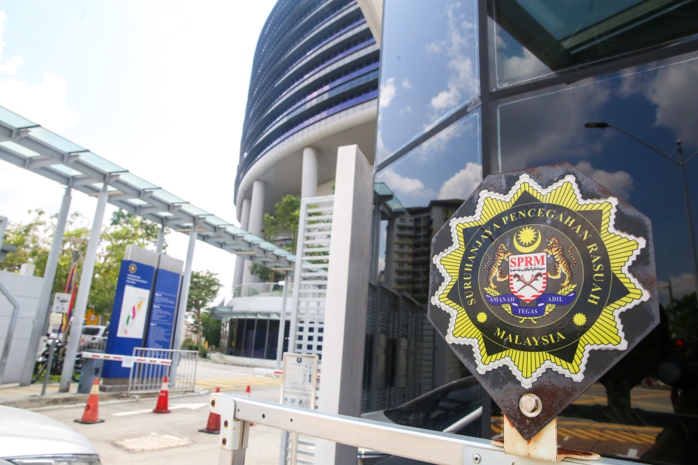 Former Government Officer Held Over RM300,000 Aid Fraud Scheme Using False Identities