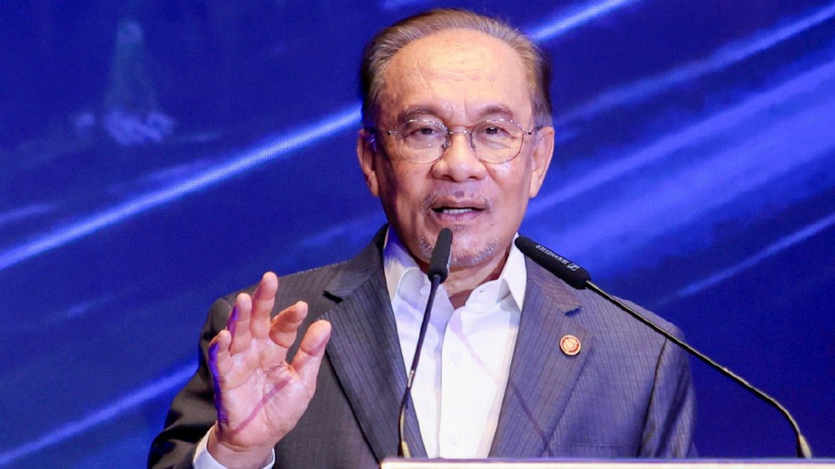 PM Anwar Ibrahim Undergoes Medical Checks and Procedures Under Specialist Care