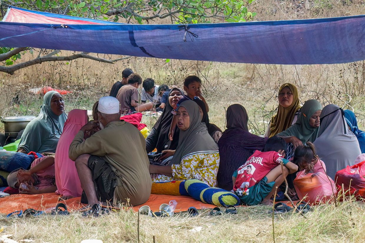 Thousands on Flores await critical aid following devastating 7.7-magnitude earthquake
