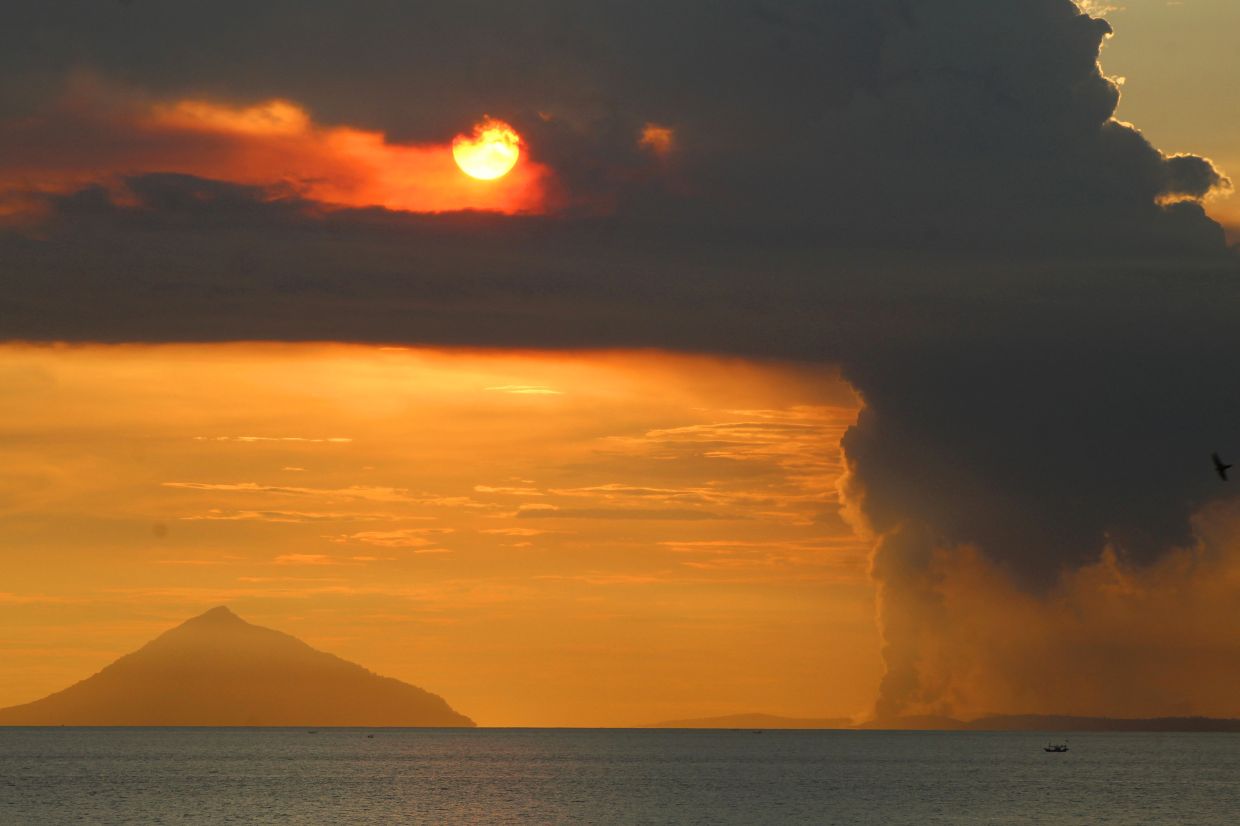 Indonesia's Mount Anak Krakatau Erupts Again as Alert Status Remains at Watch Level