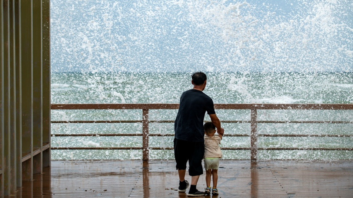 Typhoon Maysak Batters Hainan, Halting Transport Links Across South China