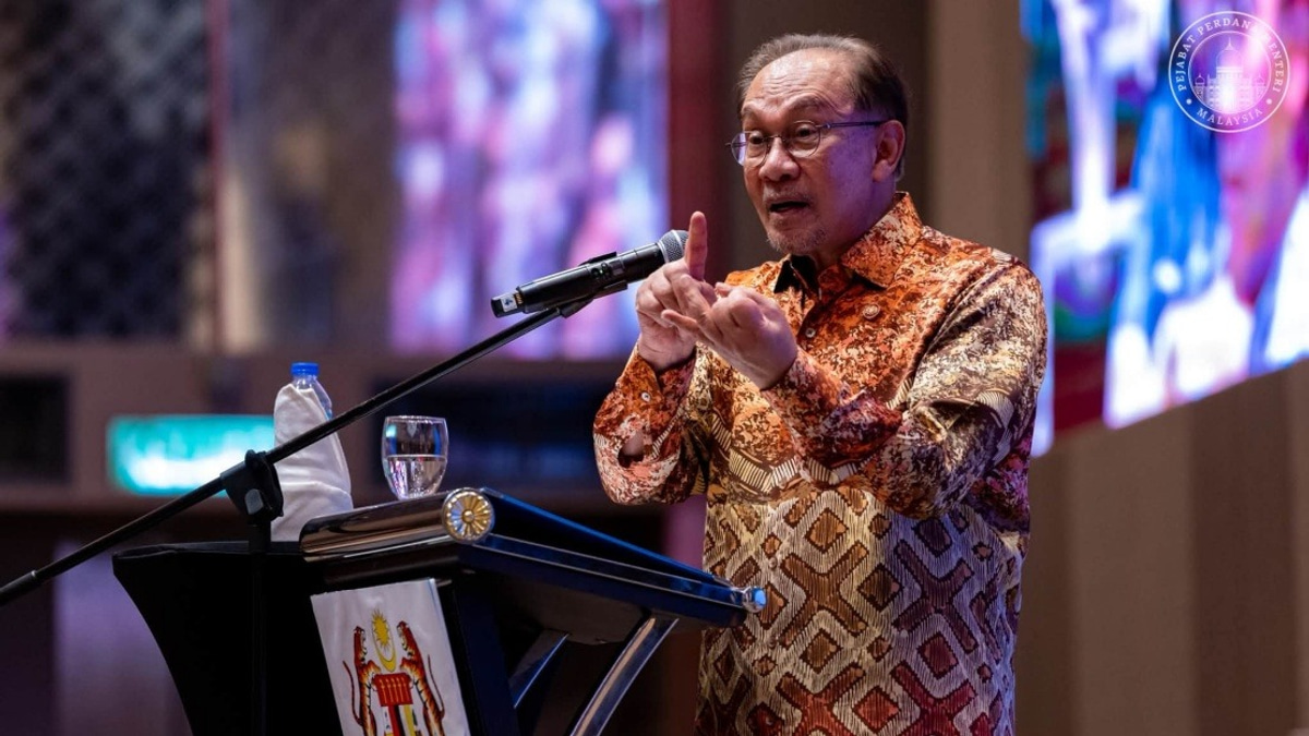 Government Will Do Utmost to Support Young People Through Complex Challenges, Says PM Anwar