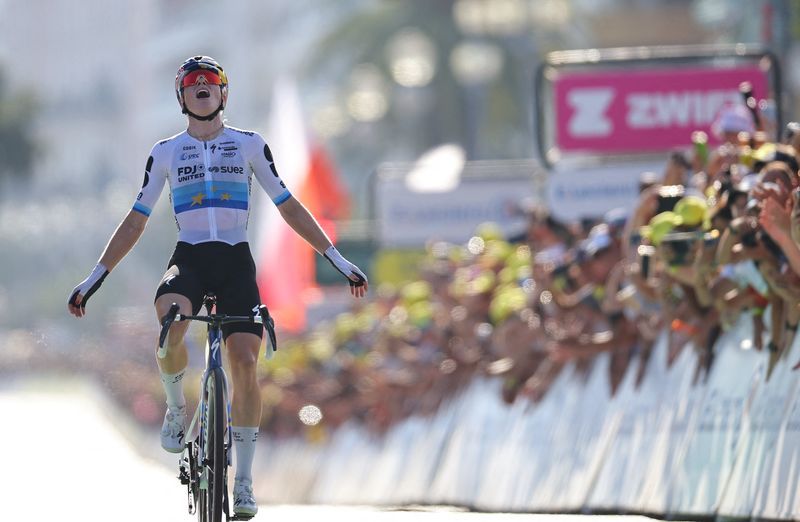 Vollering Seizes Tour de France Femmes Lead with Dramatic Stage Eight Victory