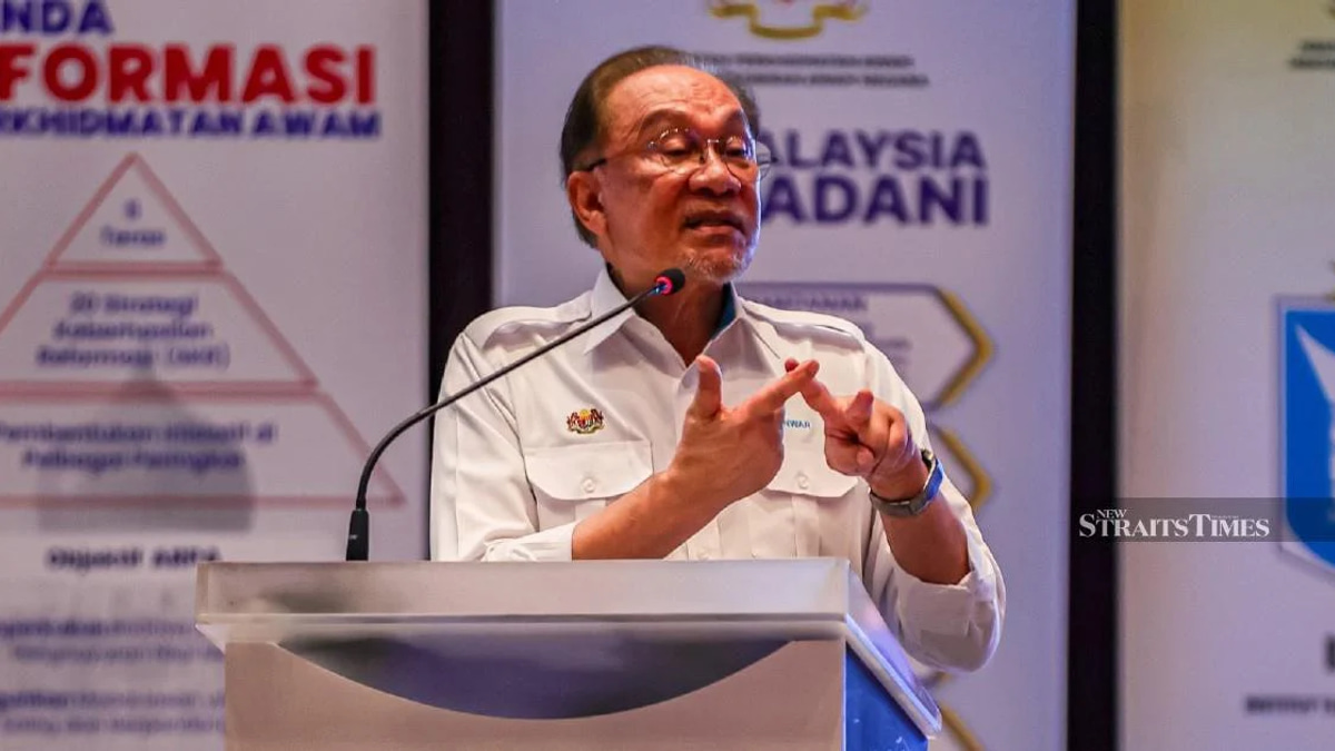 Anwar Defends Mat Sabu Over Remarks, Urges Political Restraint