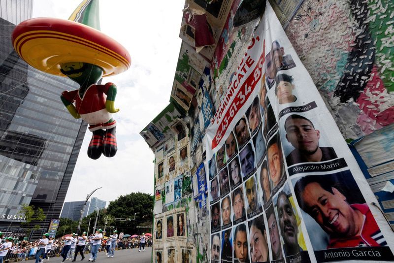Mexico's World Cup Euphoria Masks Persistent Social Crises and Economic Struggles