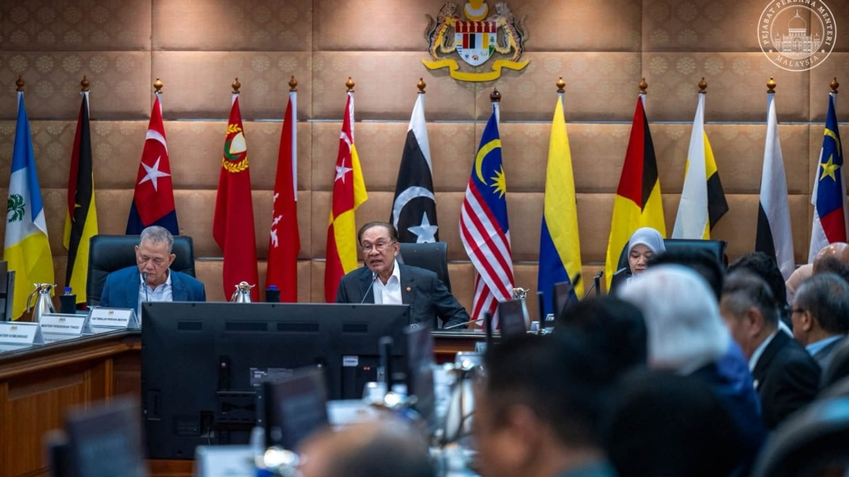 Malaysia Launches National Education Council to Overhaul System, PM Anwar Says