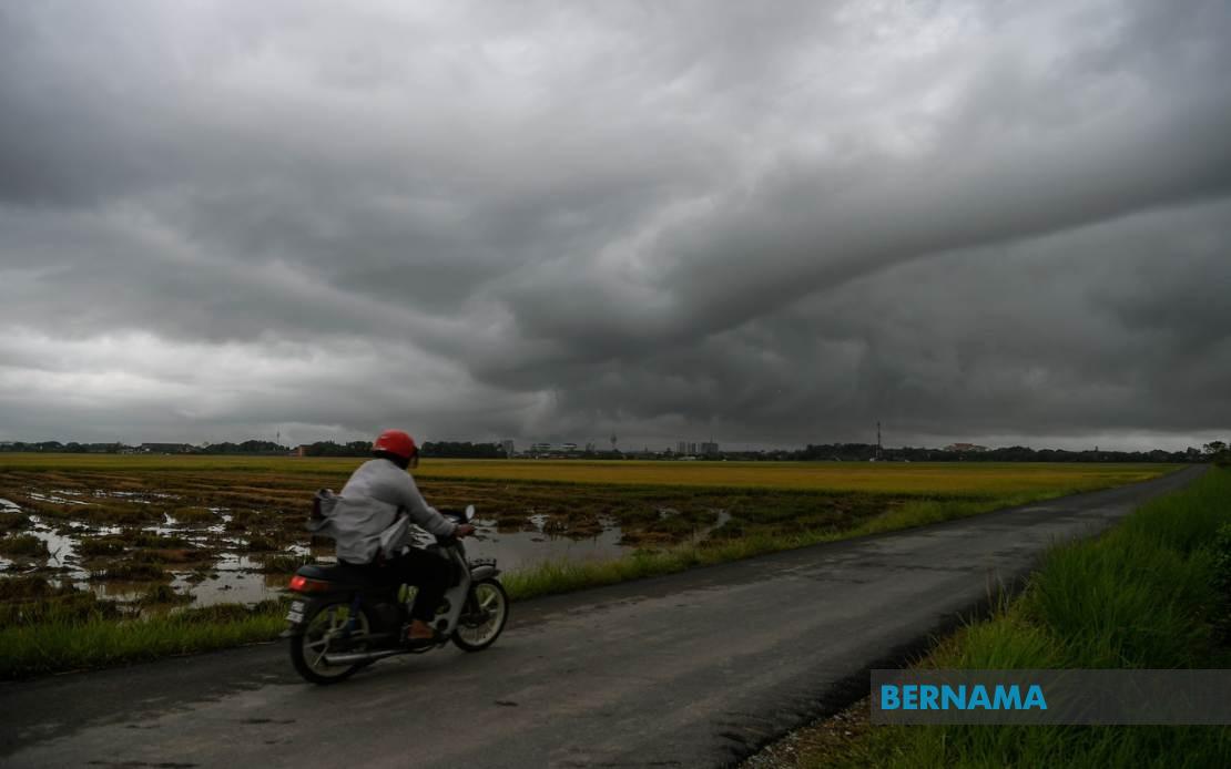 MetMalaysia Issues Severe Weather Alert for Eight States Through Evening