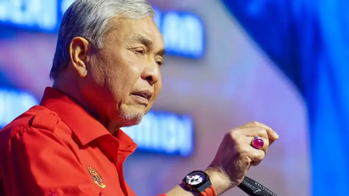 Zahid Defends Cabinet Ministers Against Dismissal Pressure