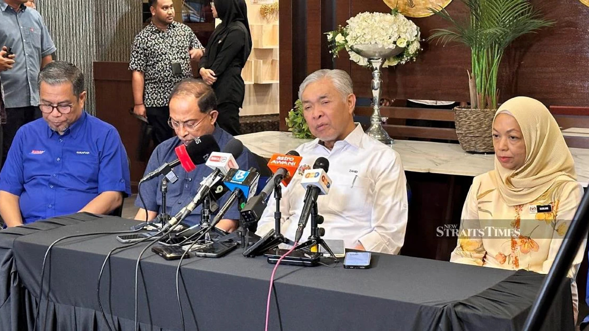 Zahid Urges Coalition Partners to Leave Najib-Rosmah Past Behind in Johor Push