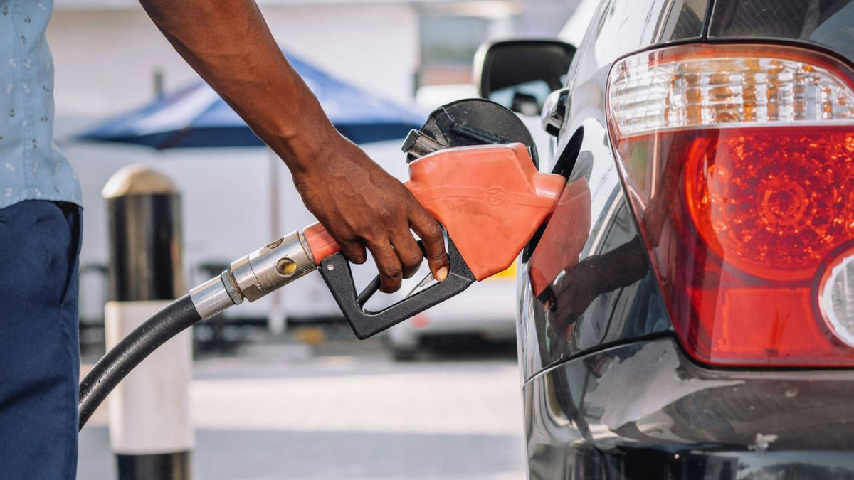 US petrol stations accused of using AI to manipulate fuel prices illegally