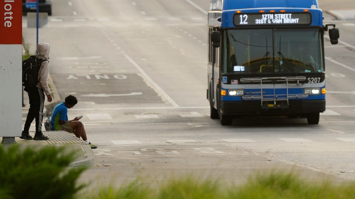 Kansas City's Facial Recognition Bus Plan Reignites US Surveillance Debate