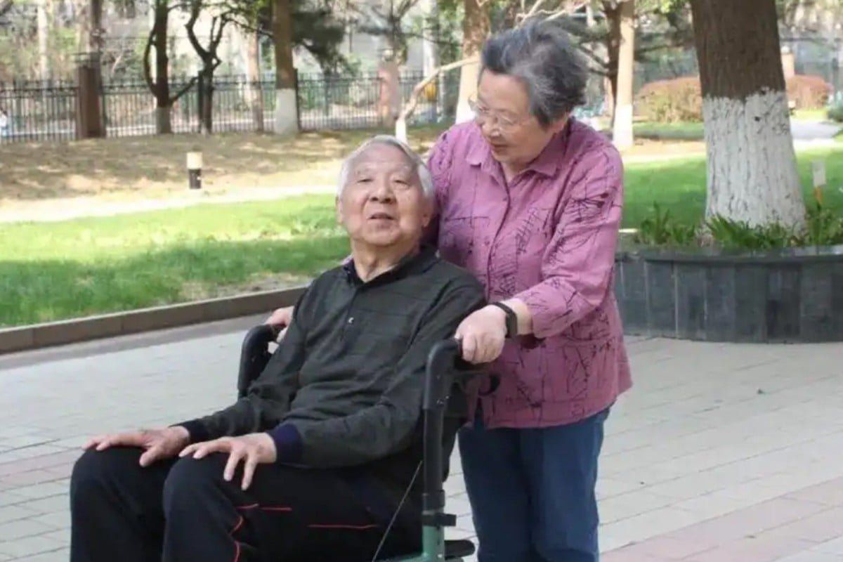 A Love Beyond Memory: How One Beijing Woman Is Redefining Dignity in Dementia Care