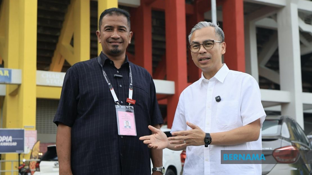 Fahmi Urges Mature Campaign Standards as Negeri Sembilan Billboards Vandalised