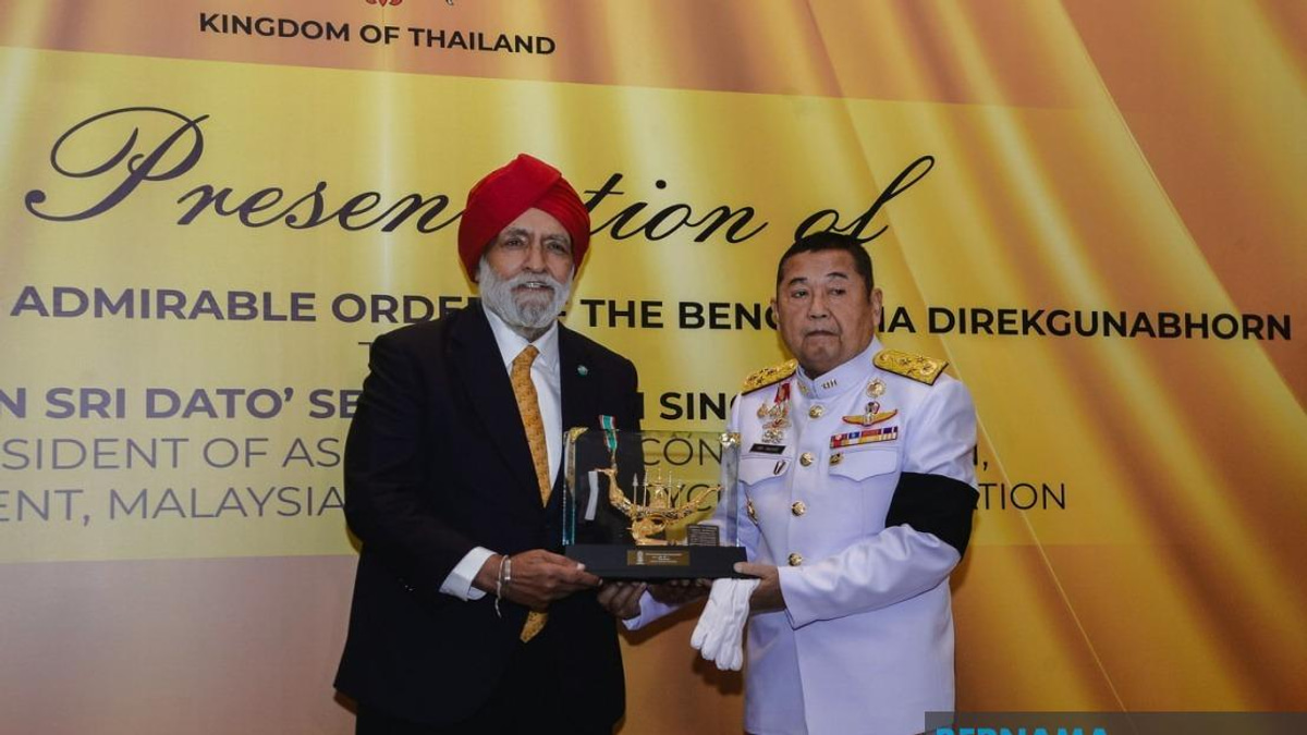 Tan Sri Darshan Singh Honoured with Thailand's Royal Insignia for Cycling Leadership