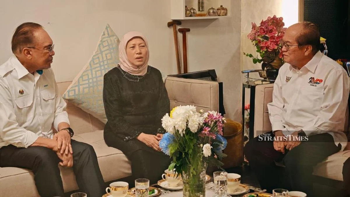 Anwar Visits Nancy Shukri to Pay Respects Following Husband's Death