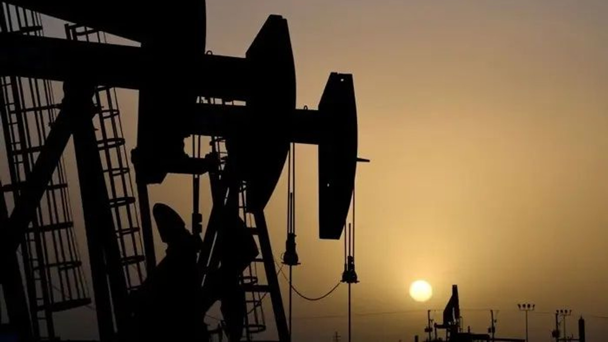 Oil Prices Surge as US-Iran Tensions Escalate Over Strait of Hormuz and Red Sea Routes