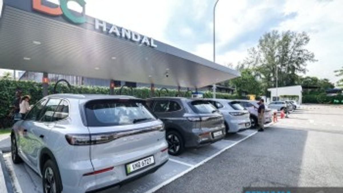 Malaysia Opts for Market-Driven EV Charging Rates, Rejects Price Controls