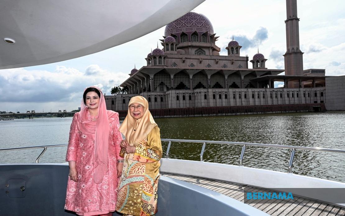 Bangladesh PM's Wife Enjoys Putrajaya Lake Cruise During Bilateral Visit