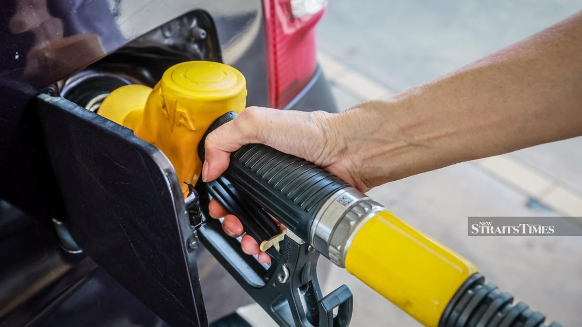Malaysia Absorbs Surging Oil Costs to Keep Fuel Prices Stable, Spending RM50 Billion Annually